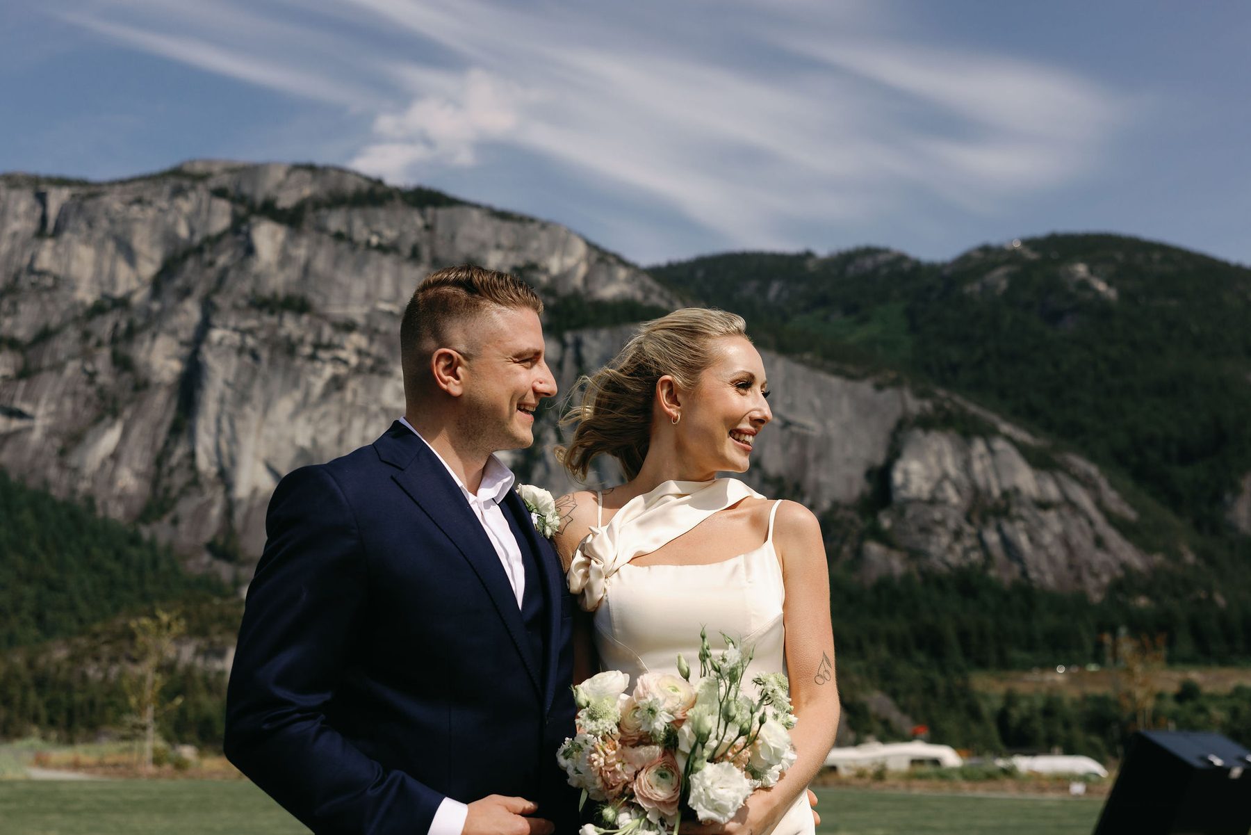 Bride and groom with the Stawamus Chief rising behind them